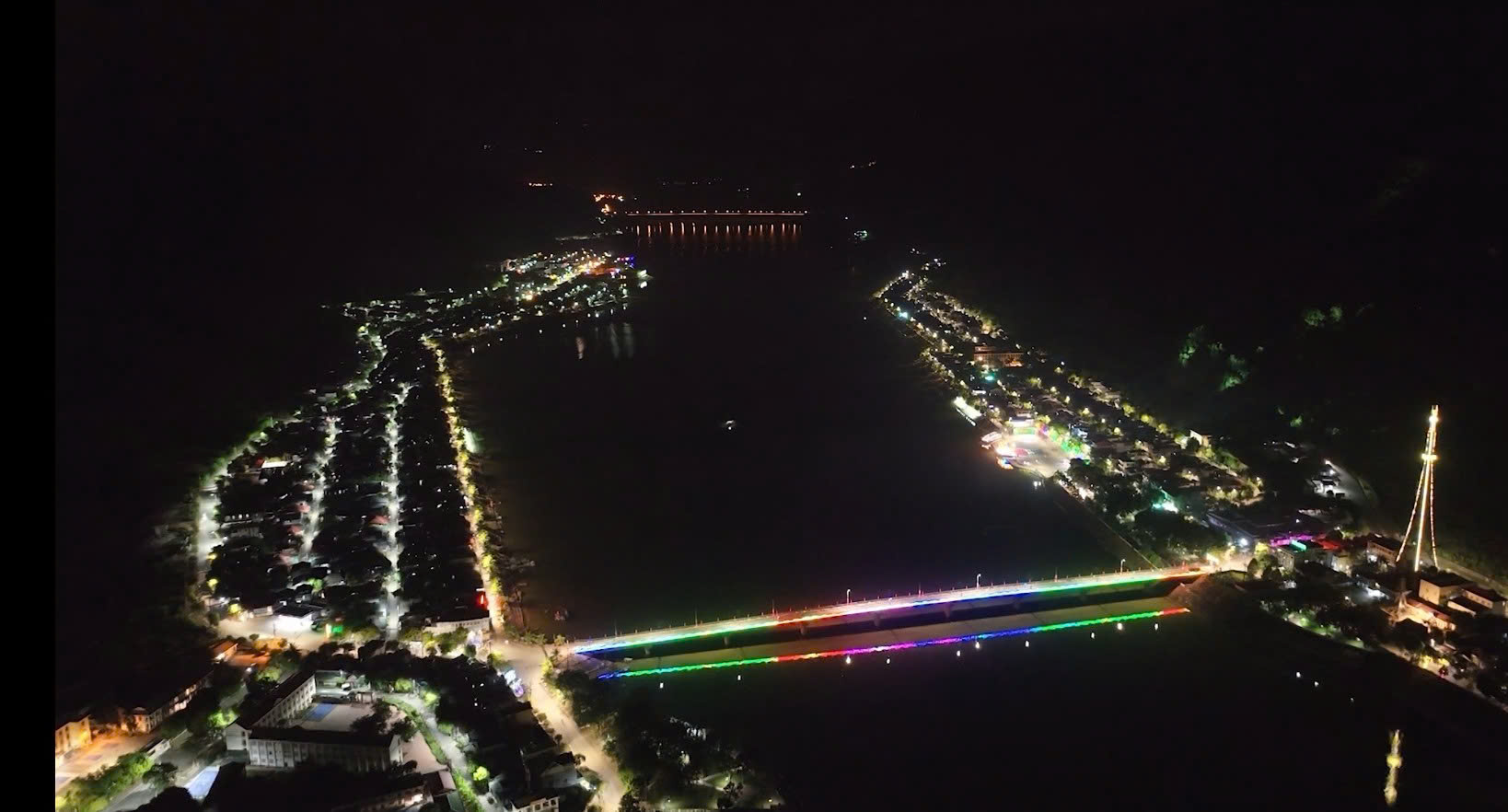 Toàn cảnh Mường Lay về đêm