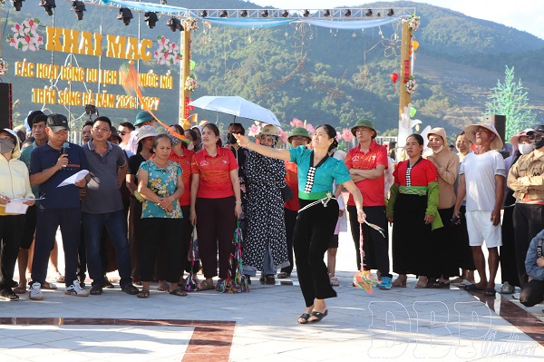 Sôi nổi thể thao mùa nước nổi trên sông Đà