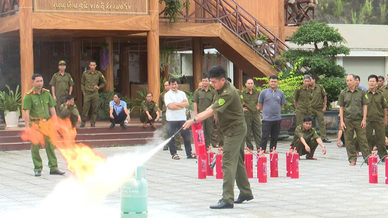 Phường Mường Lay tổ chức huấn luyện nghiệp vụ phòng cháy, chữa cháy và cứu nạn, cứu hộ