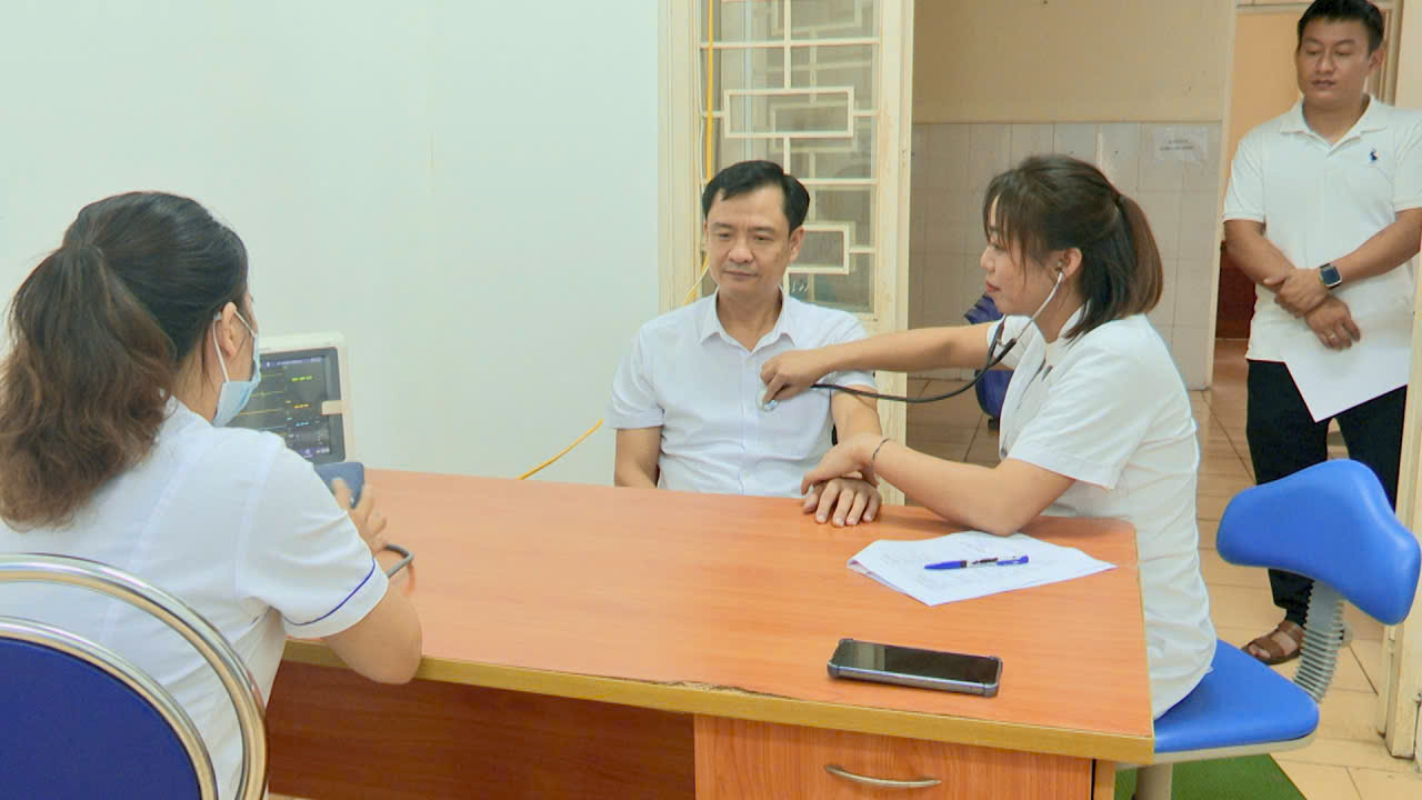 Phường Mường Lay đẩy mạnh khám sức khỏe sàng lọc miễn phí cho cán bộ, công chức, viên chức và người lao động