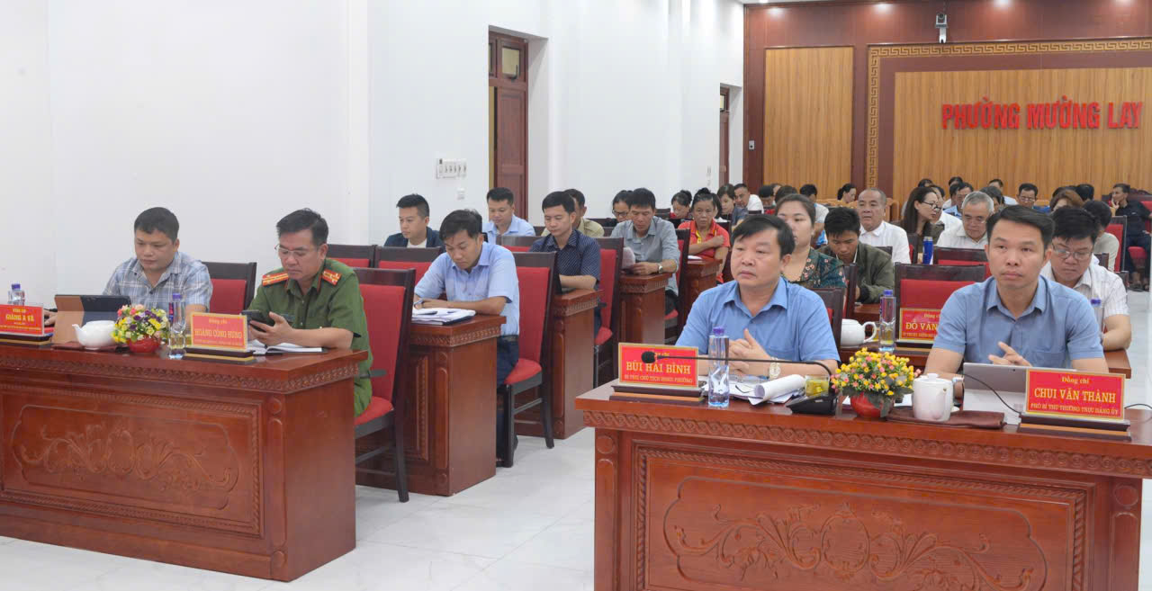 Đảng ủy phường Mường Lay tham dự Hội nghị trực tuyến học tập, quán triệt, tuyên truyền và triển khai thực hiện các văn bản mới