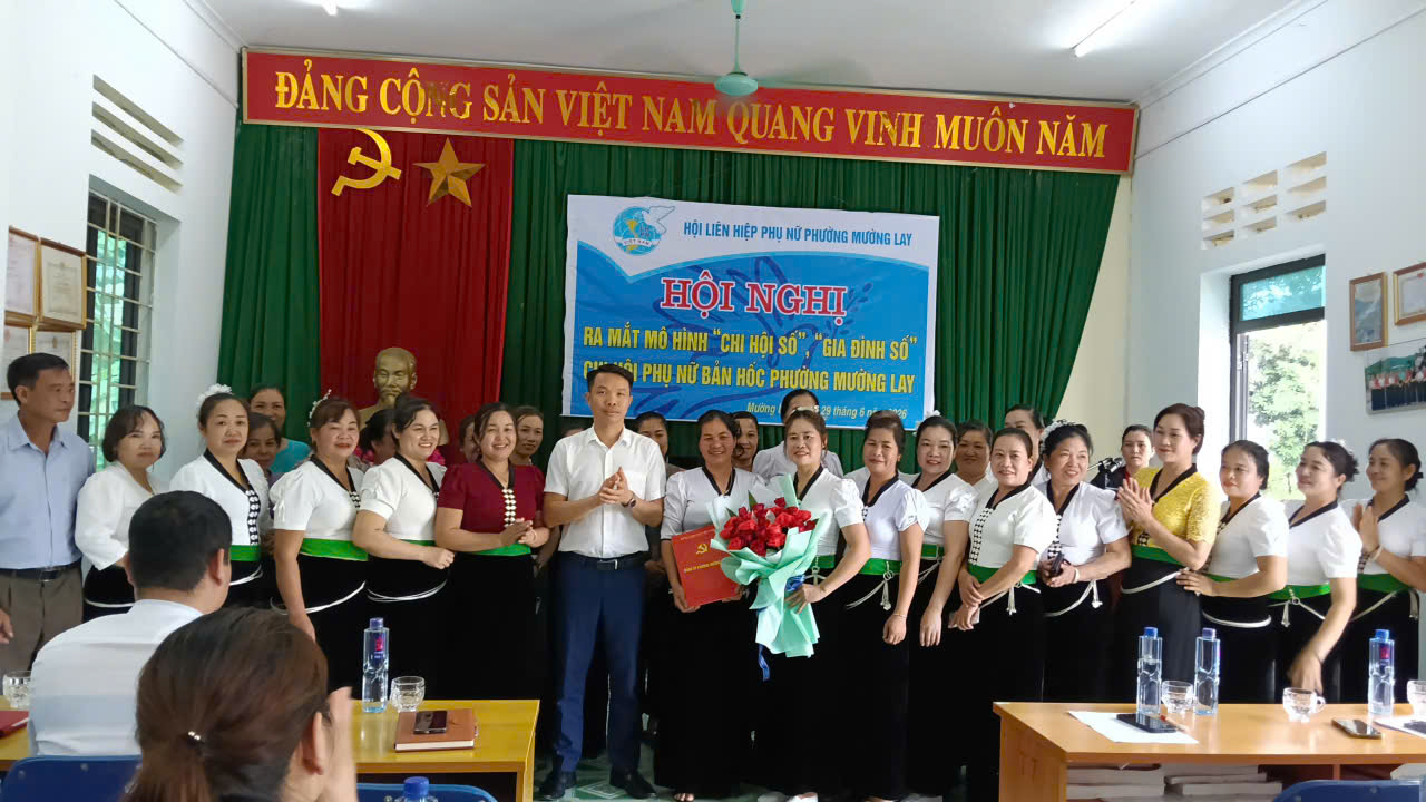 Hội LHPN phường Mường Lay ra mắt mô hình "Chi hội số", "Gia đình số”