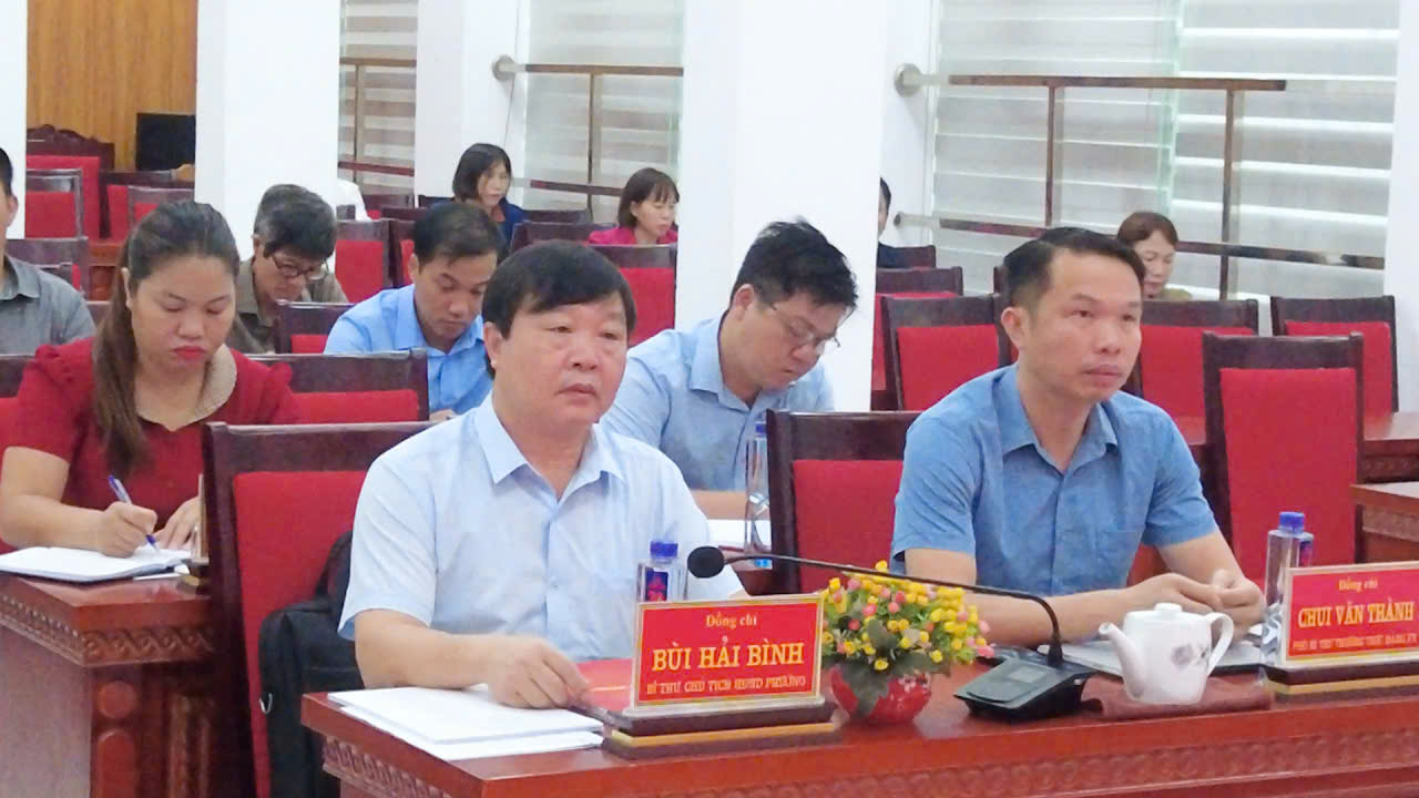 Đảng ủy phường Mường Lay tham dự Hội nghị trực tuyến quán triệt, triển khai thực hiện các Nghị quyết, Quy định, Kết luận Hội nghị lần thứ Ba Ban Chấp hành Trung ương Đảng khóa XIV