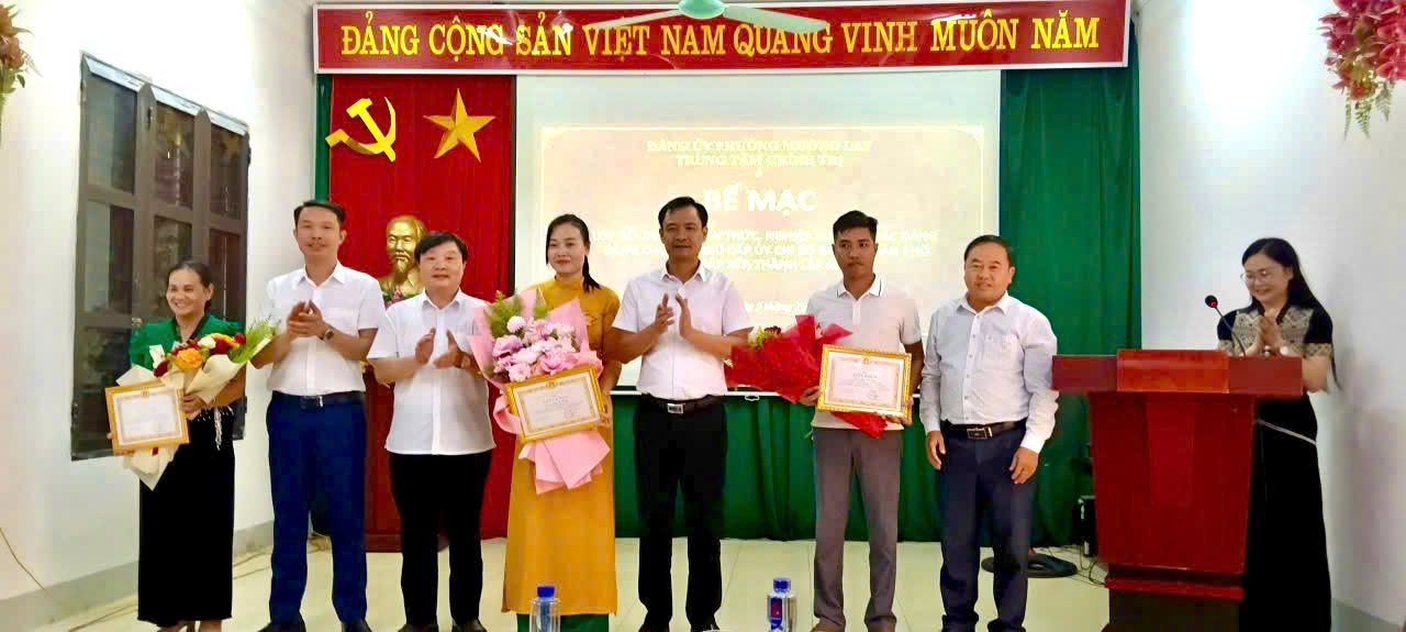 Mường Lay bế mạc lớp bồi dưỡng nghiệp vụ công tác Đảng cho cấp ủy chi bộ bản, tổ dân phố