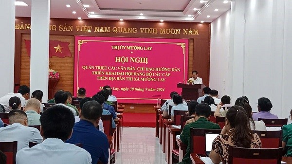 Thị ủy Mường Lay quán triệt các văn bản chỉ đạo, hướng dẫn triển khai Đại hội đảng bộ các cấp...