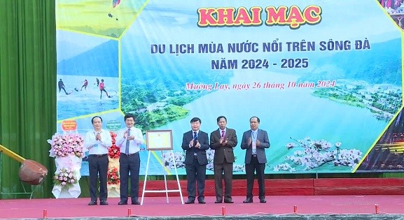 Mường Lay khai mạc Du lịch mùa nước nổi trên sông Đà năm 2024 - 2025