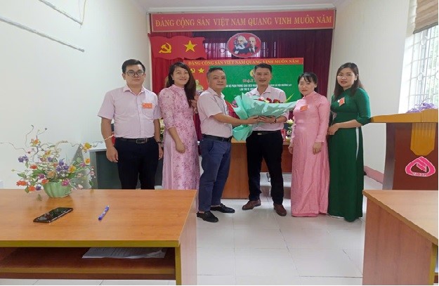 Công đoàn bộ phận PGD NHCSXH Mường Lay: “Đoàn kết - Dân chủ - kỷ cương - Đổi mới - Phát triển”